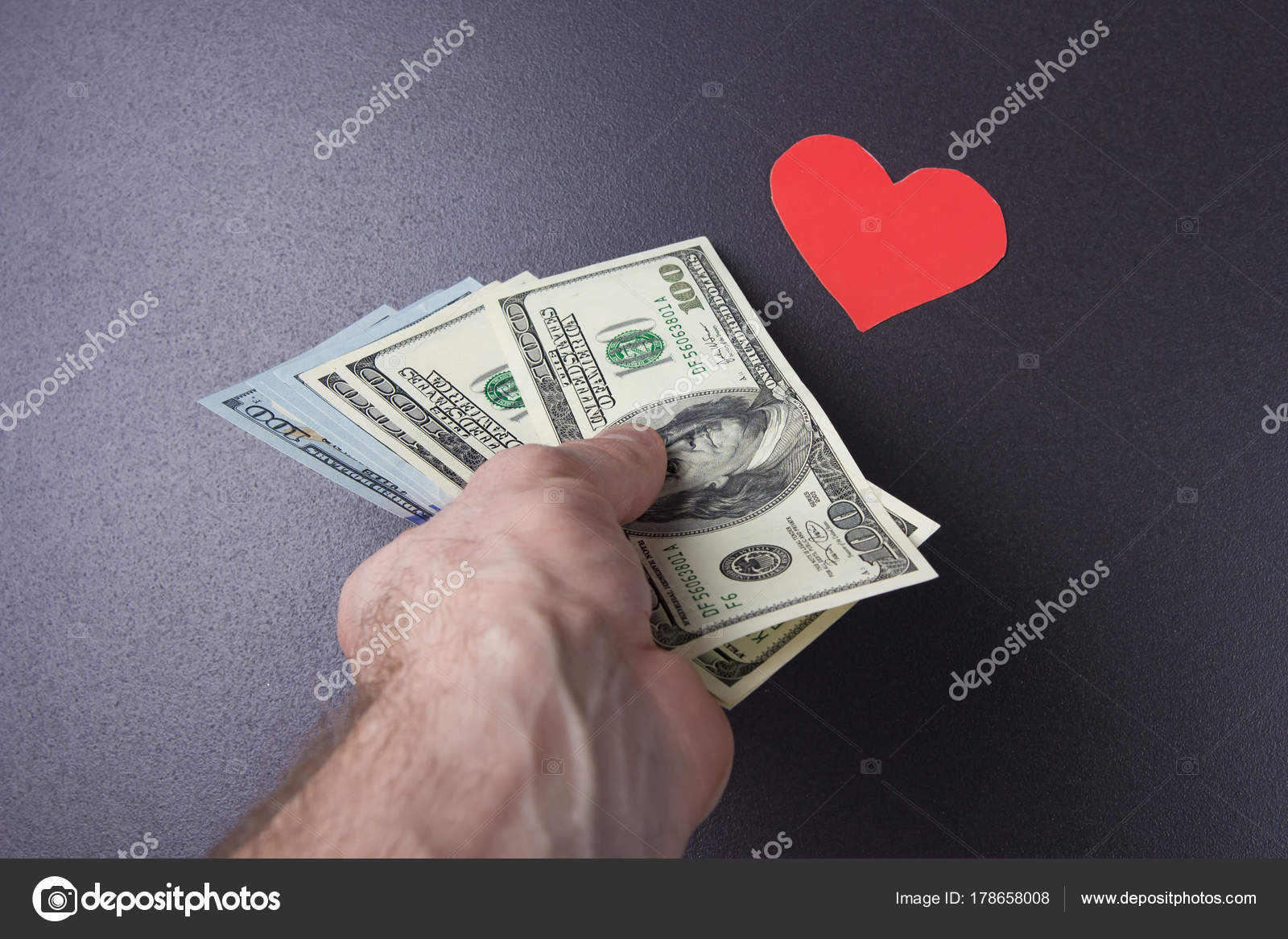 Вступаючи у сімейні стосунки чоловіку та жінці необхідно обговорити всі можливі нюанси, без яких сімейне життя довго не протримається, а саме – взаємозв'язок кохання та грошей. Адже ні для кого не секрет, що матеріальна частина сімейного життя створює міцний фундамент і суттєво впливає на подальший розвиток внутрішньо сімейного спілкування