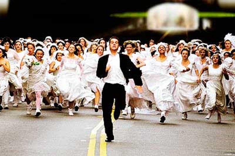 У чоловічому середовищі часто зустрічаються герої-коханці, здатні закрутити одразу кілька романів, але всі ці стосунки мають лише короткочасний характер. Ці чоловіки байдуже ставляться до жіночих сліз і почуттів, але не тому, що вони легковажні у стосунках. Причина такої поведінки часто криється в боязні близьких стосунків – інтимофобії.